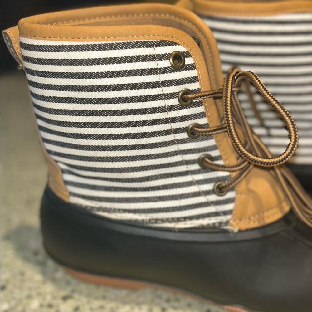 ❤️Women’s Striped Black and Tan Rain/Snow Duck Boots-size 9 - Picture 6 of 9
